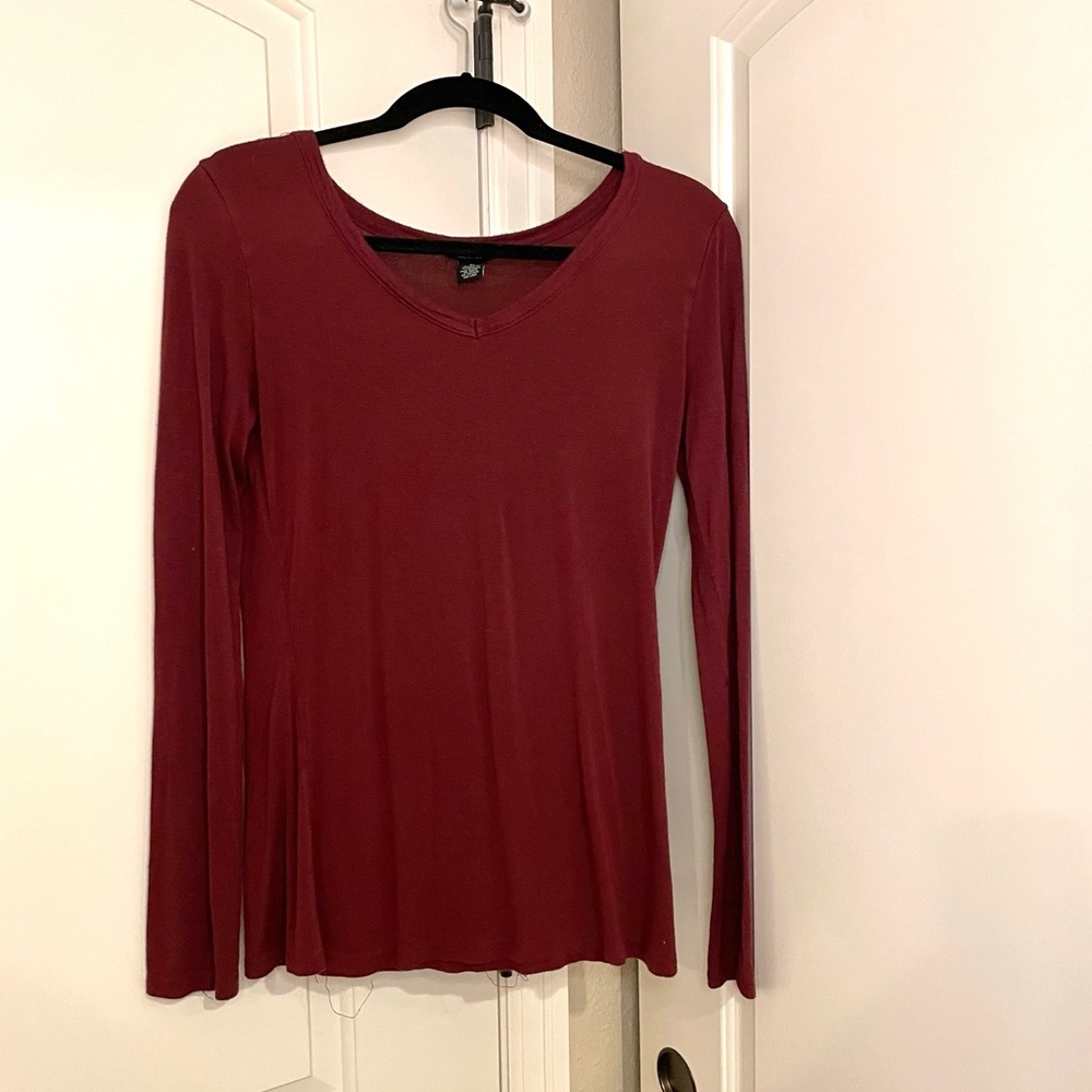 Rue 21 women’s maroon long sleeve V-Neck